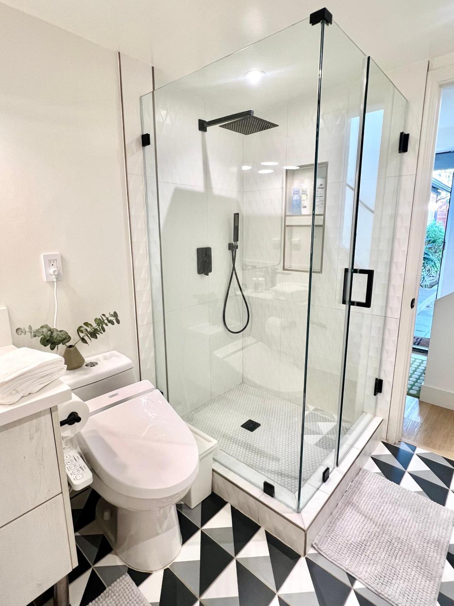 Modern & Cozy At The Heart Of West La Los Angeles