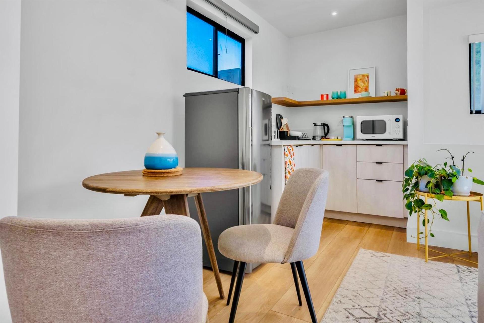 Modern & Cozy At The Heart Of West La * Los Angeles
