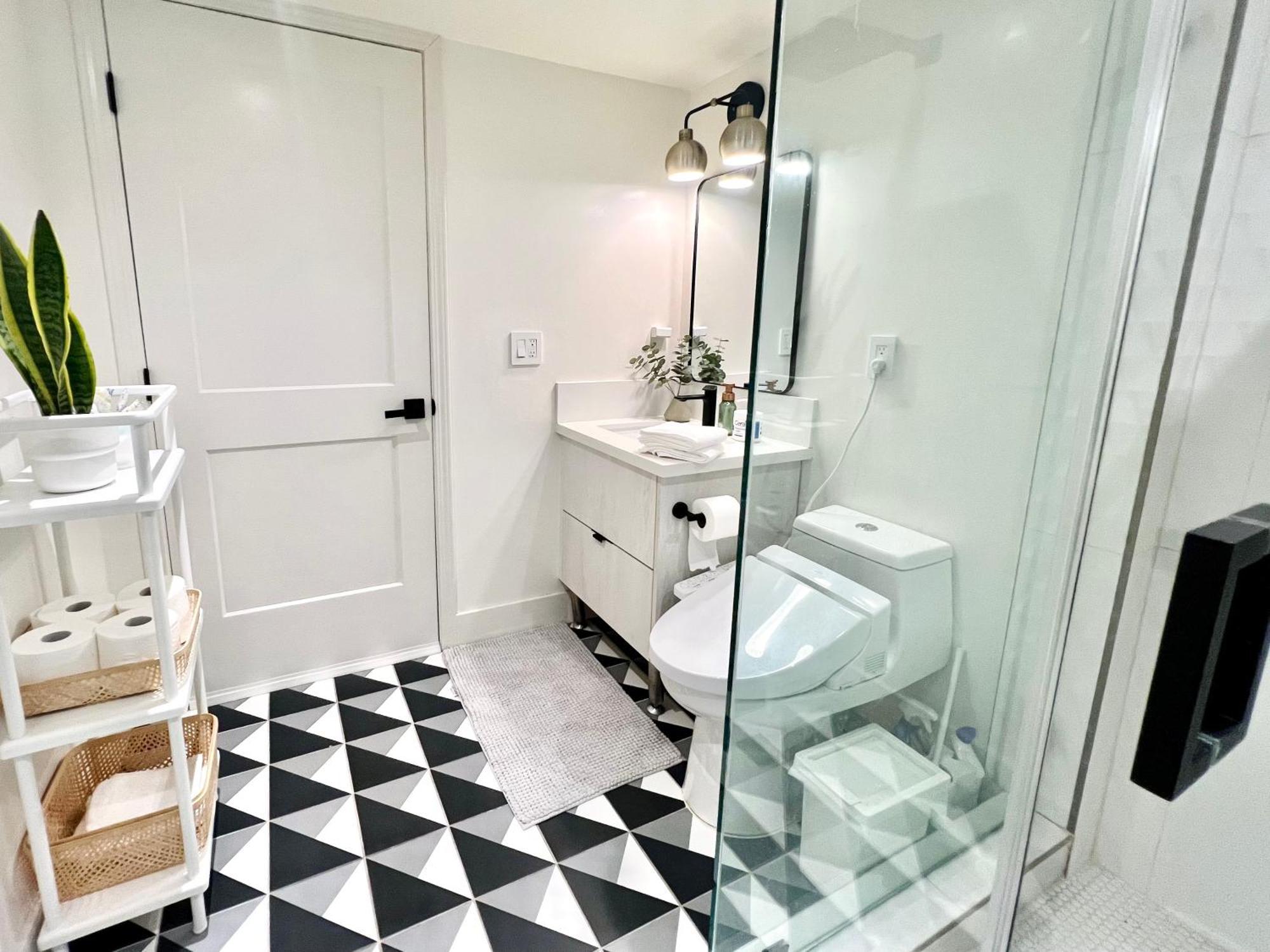 Modern & Cozy At The Heart Of West La * Los Angeles