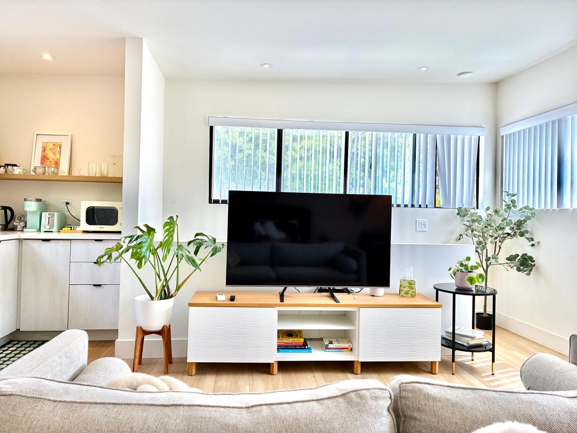 Apartment Modern & Cozy At The Heart Of West La *