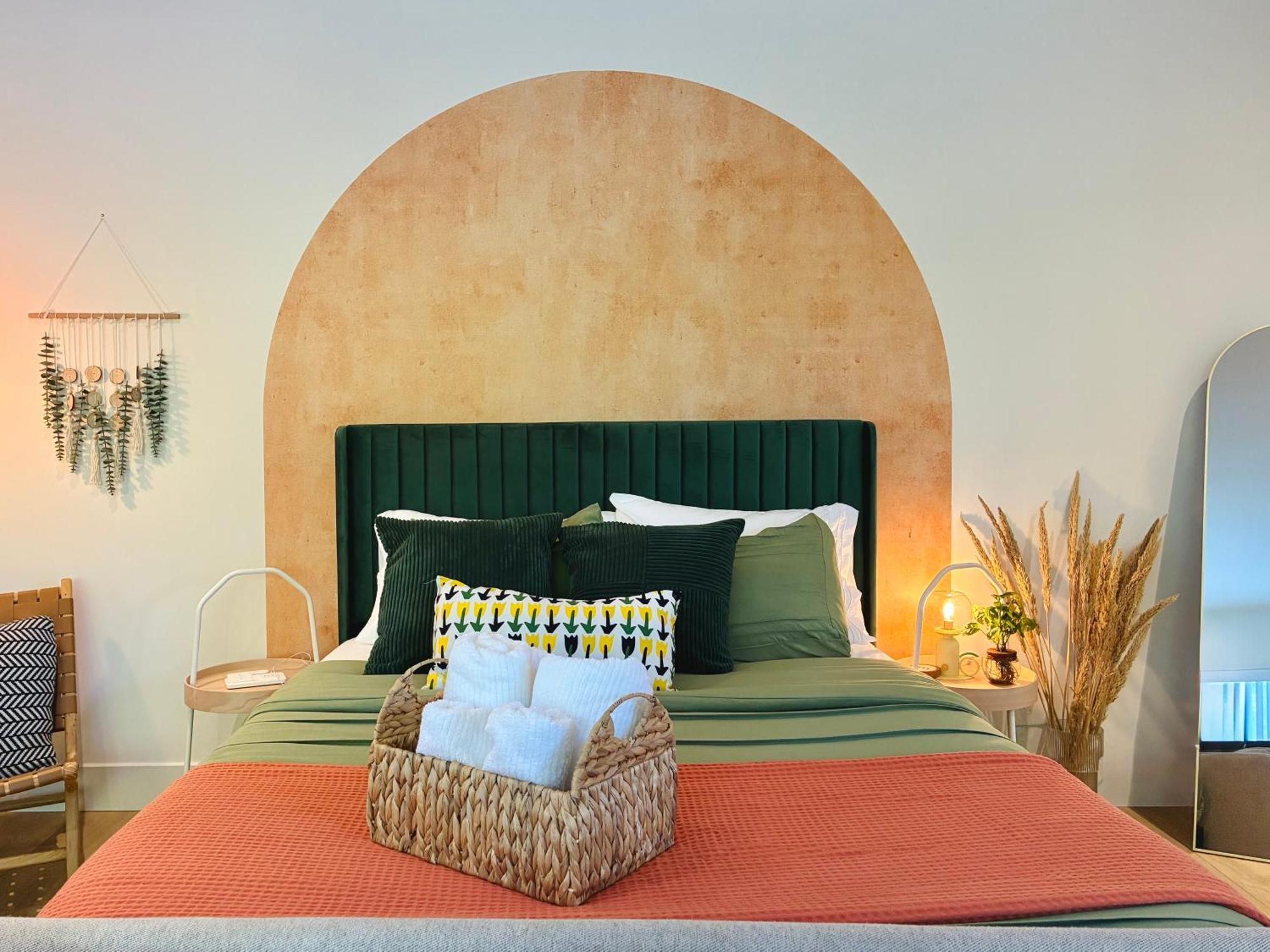 Modern & Cozy At The Heart Of West La Los Angeles